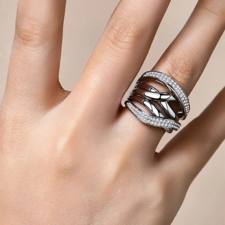 D Color VVS1 Diamond Crossover Moissanite Ring - Ornalux