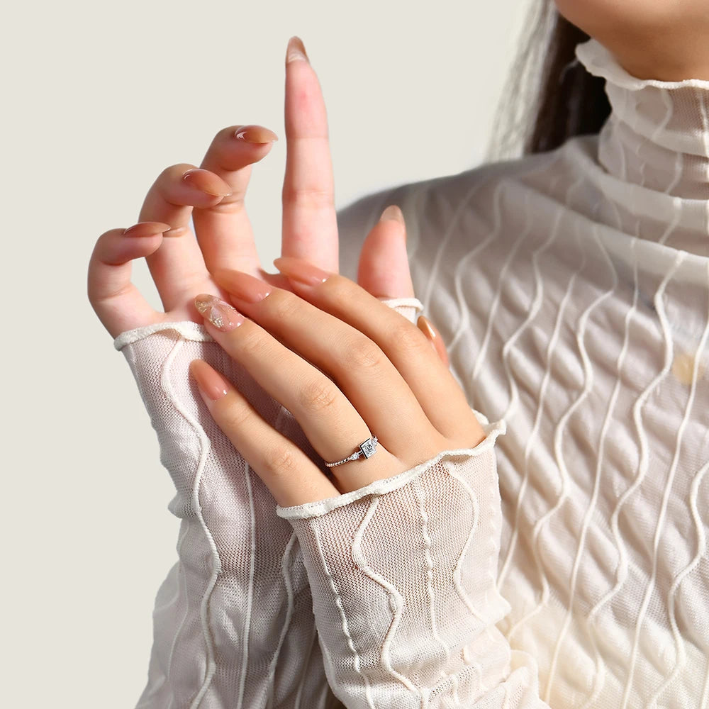 D Color Princess Cut 4*4mm Moissanite Ring - Ornalux