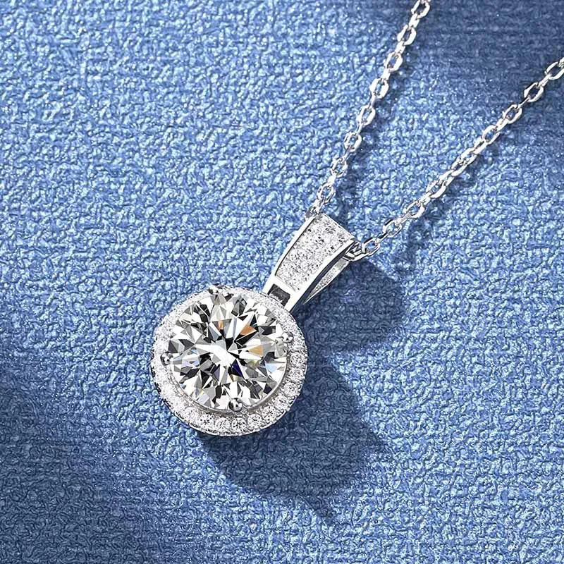 Luxurious Moissanite Necklace - D VVS1 Pendant - Ornalux