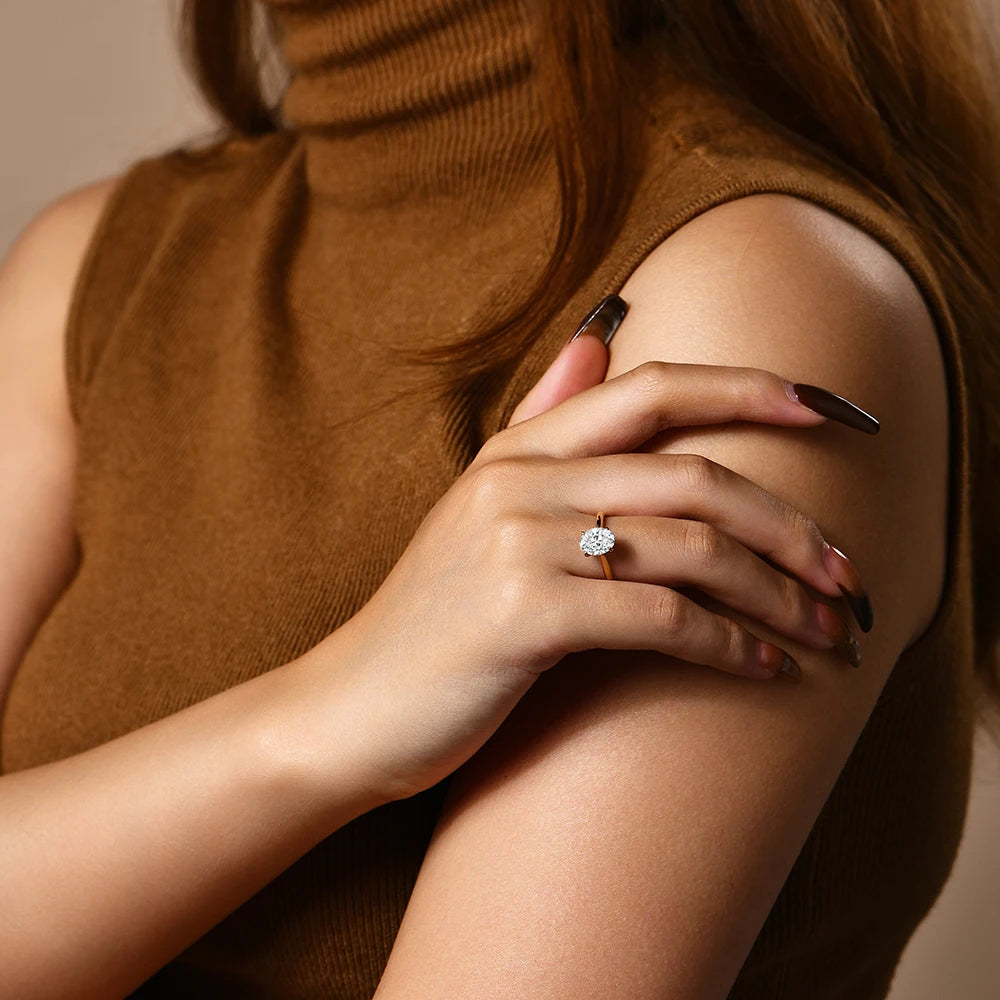 Luxury Oval Cut Moissanite Engagement Ring - Ornalux