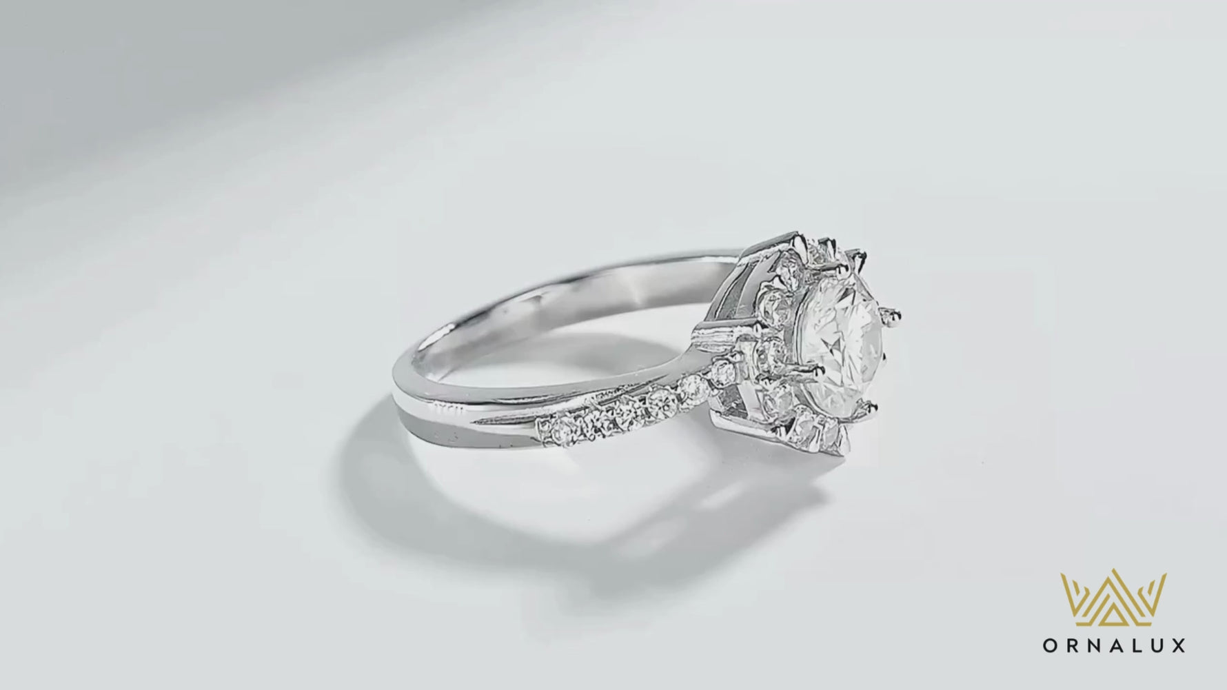 2CT Luxury Certified Moissanite Engagement Ring